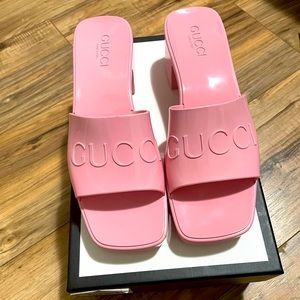 Gucci rubber slide sandal size 39
